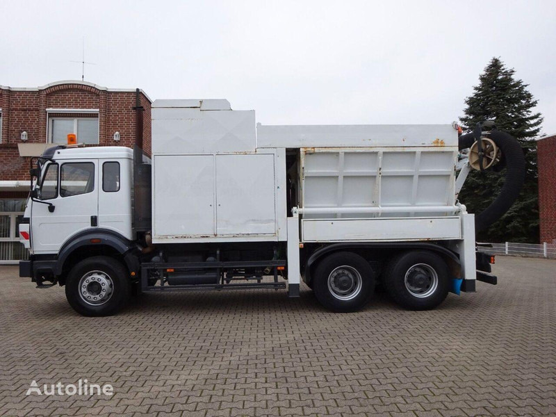 Mercedes-Benz 2527 - Vacuum truck 6x4 - Szippantós autó: 3 kép. Mercedes-Benz 2527 - Vacuum truck 6x4 - Szippantós autó: 3 kép.