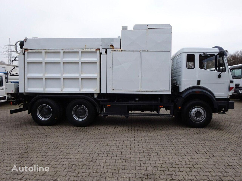 Mercedes-Benz 2527 - Vacuum truck 6x4 - Szippantós autó: 4 kép. Mercedes-Benz 2527 - Vacuum truck 6x4 - Szippantós autó: 4 kép.