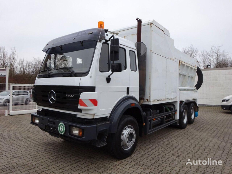 Mercedes-Benz 2527 - Vacuum truck 6x4 - Szippantós autó: 1 kép. Mercedes-Benz 2527 - Vacuum truck 6x4 - Szippantós autó: 1 kép.