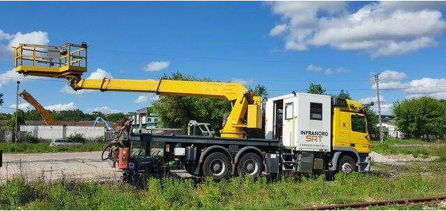 Mercedes-Benz 3344 SRT SCHÖRLING Road Rail Railway Zweiweg - Emelőkosaras teherautó: 1 kép. Mercedes-Benz 3344 SRT SCHÖRLING Road Rail Railway Zweiweg - Emelőkosaras teherautó: 1 kép.