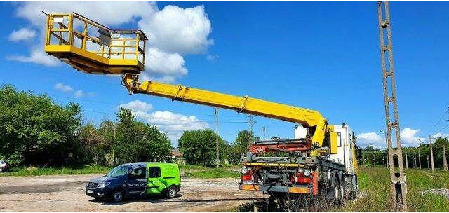 Mercedes-Benz 3344 SRT SCHÖRLING Road Rail Railway Zweiweg - Emelőkosaras teherautó: 2 kép. Mercedes-Benz 3344 SRT SCHÖRLING Road Rail Railway Zweiweg - Emelőkosaras teherautó: 2 kép.