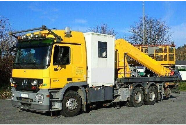 Mercedes-Benz 3344 SRT SCHÖRLING Road Rail Railway Zweiweg - Emelőkosaras teherautó: 3 kép. Mercedes-Benz 3344 SRT SCHÖRLING Road Rail Railway Zweiweg - Emelőkosaras teherautó: 3 kép.