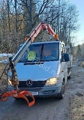 Mercedes-Benz 413 - Doka tipper+crane with gripper - Billenőplatós teherautó, Darus autó: 1 kép. Mercedes-Benz 413 - Doka tipper+crane with gripper - Billenőplatós teherautó, Darus autó: 1 kép.