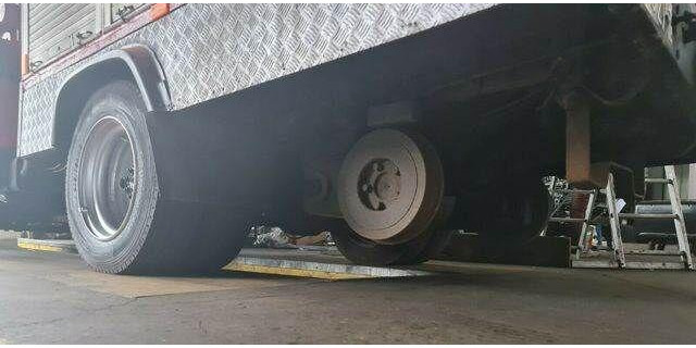 Mercedes-Benz 814 DHL ATLAS RAIL ROAD RAILWAY ZWEIWEG - Tűzoltóautó: 4 kép. Mercedes-Benz 814 DHL ATLAS RAIL ROAD RAILWAY ZWEIWEG - Tűzoltóautó: 4 kép.