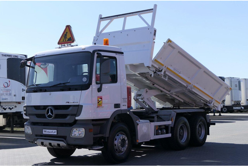 Mercedes-Benz ACTROS 2636 - Billenőplatós teherautó: 1 kép. Mercedes-Benz ACTROS 2636 - Billenőplatós teherautó: 1 kép.