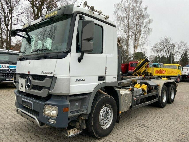 Mercedes-Benz ACTROS 2644 - Horgos rakodó teherautó: 2 kép. Mercedes-Benz ACTROS 2644 - Horgos rakodó teherautó: 2 kép.