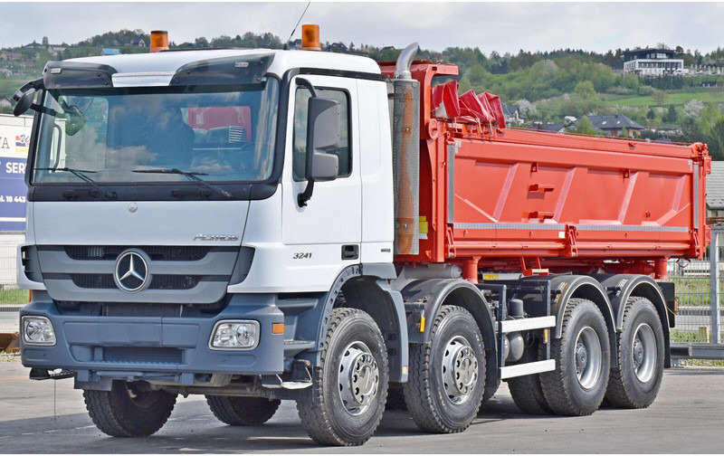Mercedes-Benz ACTROS 3241 Kipper 5,70m + BORDMATIC / 8x4 - Billenőplatós teherautó: 2 kép. Mercedes-Benz ACTROS 3241 Kipper 5,70m + BORDMATIC / 8x4 - Billenőplatós teherautó: 2 kép.