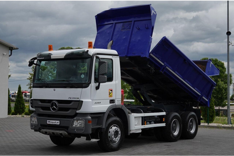Mercedes-Benz ACTROS 3344 / 6x4 / WYWROTKA 2 STR / BORDMATIC / HYDROBURTA / HY - Billenőplatós teherautó: 2 kép. Mercedes-Benz ACTROS 3344 / 6x4 / WYWROTKA 2 STR / BORDMATIC / HYDROBURTA / HY - Billenőplatós teherautó: 2 kép.