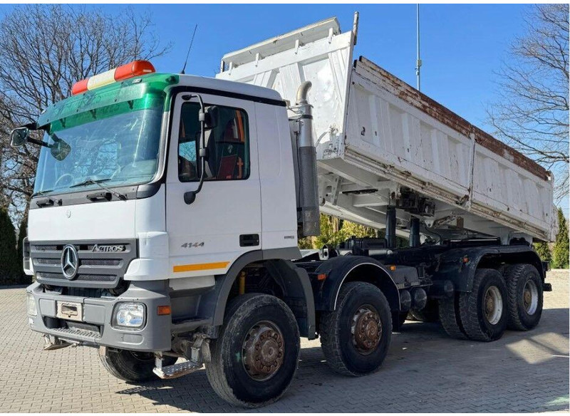 Mercedes-Benz ACTROS 4144 8x8 Tipper - Billenőplatós teherautó: 4 kép. Mercedes-Benz ACTROS 4144 8x8 Tipper - Billenőplatós teherautó: 4 kép.