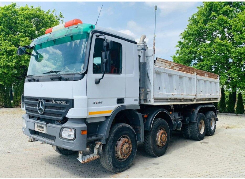 Mercedes-Benz ACTROS 4144 8x8 Tipper - Billenőplatós teherautó: 3 kép. Mercedes-Benz ACTROS 4144 8x8 Tipper - Billenőplatós teherautó: 3 kép.