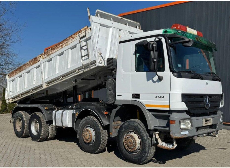Mercedes-Benz ACTROS 4144 8x8 Tipper - Billenőplatós teherautó: 5 kép. Mercedes-Benz ACTROS 4144 8x8 Tipper - Billenőplatós teherautó: 5 kép.