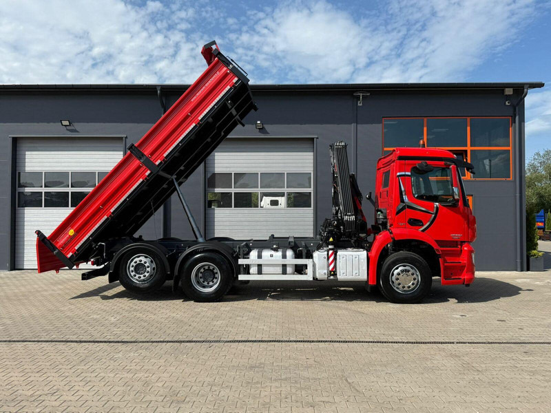 Mercedes-Benz AROCS 2532 // E6 // wywrotka 3-Stronna + HIAB HIDUO 158 B-2 // 6 - Billenőplatós teherautó: 2 kép. Mercedes-Benz AROCS 2532 // E6 // wywrotka 3-Stronna + HIAB HIDUO 158 B-2 // 6 - Billenőplatós teherautó: 2 kép.