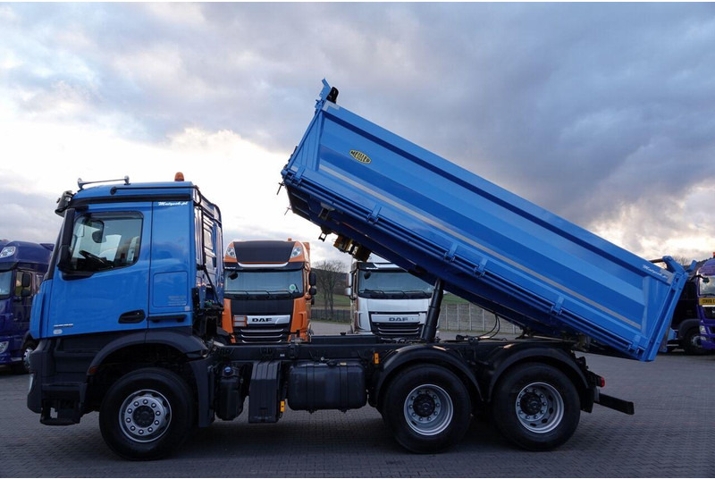 Mercedes-Benz AROCS 2636 / 6x4 / WYWROTKA 3 STRONNA / MEILLER KIPER / EURO 6 / - Billenőplatós teherautó: 2 kép. Mercedes-Benz AROCS 2636 / 6x4 / WYWROTKA 3 STRONNA / MEILLER KIPER / EURO 6 / - Billenőplatós teherautó: 2 kép.