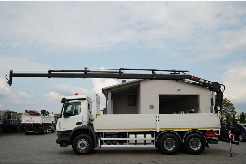 Mercedes-Benz / AROCS 2640 / 6x4 / SKRZYNIOWY - 6,5 M / HDS HIAB XS 144 / wysó - Platós teherautó, Darus autó: 3 kép. Mercedes-Benz / AROCS 2640 / 6x4 / SKRZYNIOWY - 6,5 M / HDS HIAB XS 144 / wysó - Platós teherautó, Darus autó: 3 kép.