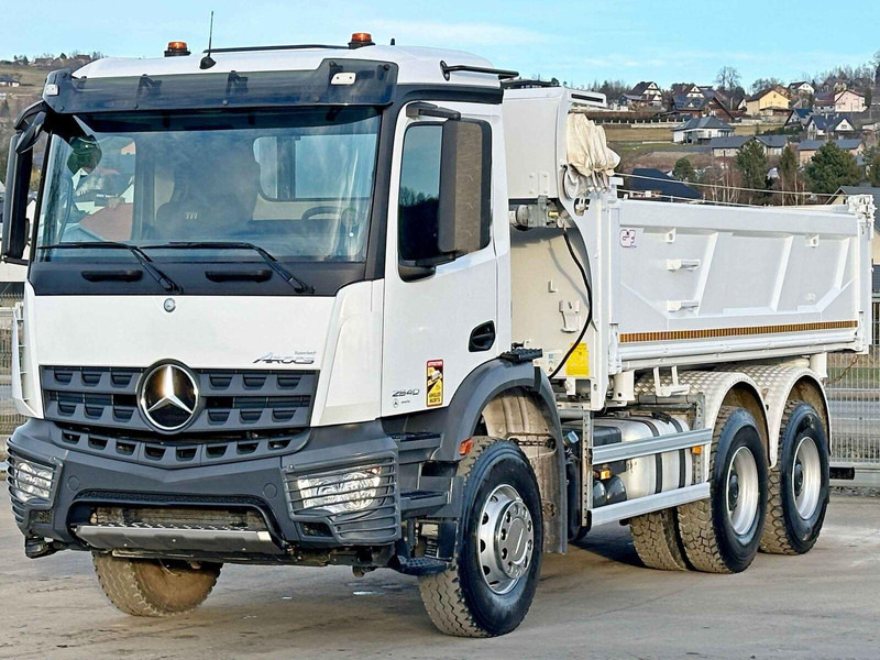 Mercedes-Benz AROCS 2640* KIPPER 5,10 + BORDMATIC / 6x4 - Billenőplatós teherautó: 5 kép. Mercedes-Benz AROCS 2640* KIPPER 5,10 + BORDMATIC / 6x4 - Billenőplatós teherautó: 5 kép.