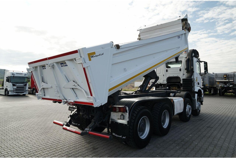 Mercedes-Benz AROCS 3243 / 8x4 / WYWROTKA DWUSTRONNA / HYDROBURTA / BORDMATIC - Billenőplatós teherautó: 4 kép. Mercedes-Benz AROCS 3243 / 8x4 / WYWROTKA DWUSTRONNA / HYDROBURTA / BORDMATIC - Billenőplatós teherautó: 4 kép.