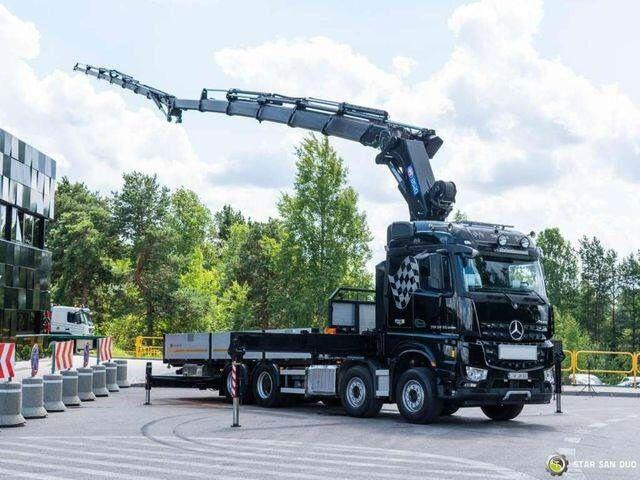 Mercedes-Benz AROCS 3251 8x4 HMF 8520 Fly Jib Winch - Platós teherautó, Darus autó: 5 kép. Mercedes-Benz AROCS 3251 8x4 HMF 8520 Fly Jib Winch - Platós teherautó, Darus autó: 5 kép.