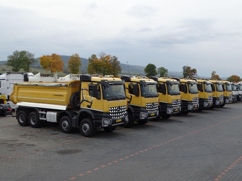 Mercedes-Benz AROCS 4145 / 8x8 / WYWROTKA TYLNOZSYPOWA / KH KIPPER / EURO 6 - Billenőplatós teherautó: 3 kép. Mercedes-Benz AROCS 4145 / 8x8 / WYWROTKA TYLNOZSYPOWA / KH KIPPER / EURO 6 - Billenőplatós teherautó: 3 kép.