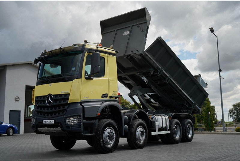 Mercedes-Benz AROCS 4148 - Billenőplatós teherautó: 1 kép. Mercedes-Benz AROCS 4148 - Billenőplatós teherautó: 1 kép.