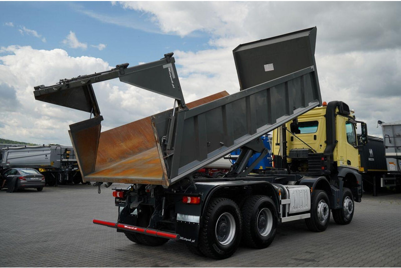 Mercedes-Benz AROCS 4148 - Billenőplatós teherautó: 5 kép. Mercedes-Benz AROCS 4148 - Billenőplatós teherautó: 5 kép.