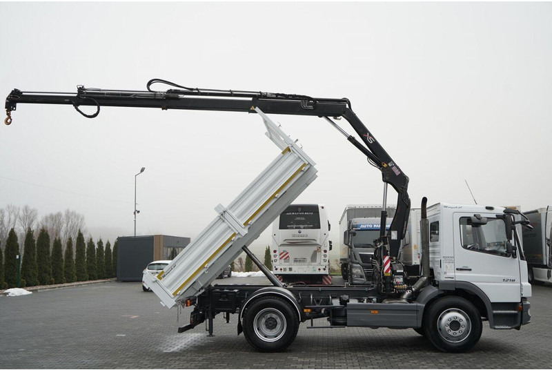 Mercedes-Benz ATEGO 1218 / 4x2 / WYWROTKA + HDS HIAB 0088 BS-3 / PILOT /MANU - Billenőplatós teherautó, Darus autó: 5 kép. Mercedes-Benz ATEGO 1218 / 4x2 / WYWROTKA + HDS HIAB 0088 BS-3 / PILOT /MANU - Billenőplatós teherautó, Darus autó: 5 kép.