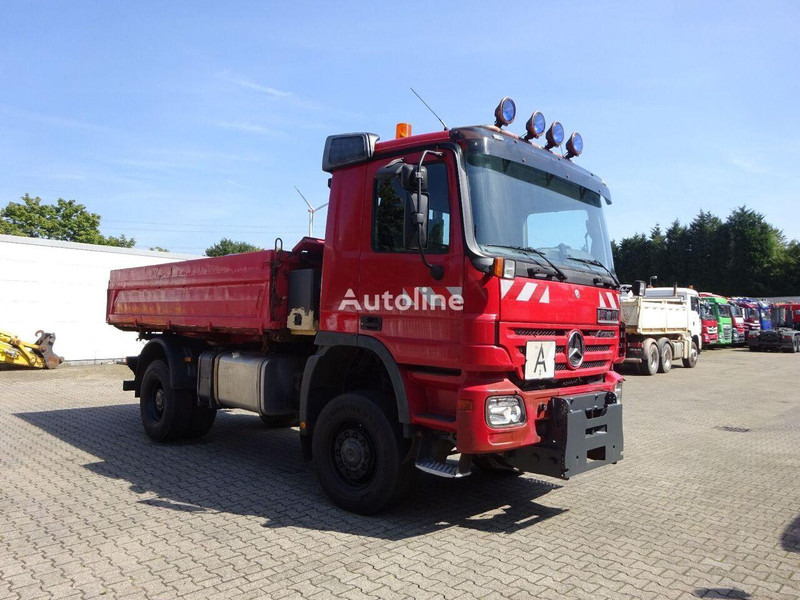 Mercedes-Benz Actros 1832 - 3 way tipper - Billenőplatós teherautó: 2 kép. Mercedes-Benz Actros 1832 - 3 way tipper - Billenőplatós teherautó: 2 kép.