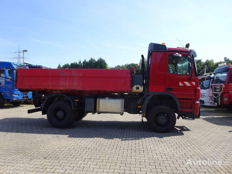 Mercedes-Benz Actros 1832 - 3 way tipper - Billenőplatós teherautó: 3 kép. Mercedes-Benz Actros 1832 - 3 way tipper - Billenőplatós teherautó: 3 kép.