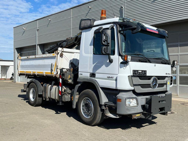 Mercedes-Benz Actros 1841 K 3-Way Meiller Tipper Crane Palfinger PK 13001-KA - Billenőplatós teherautó, Darus autó: 2 kép. Mercedes-Benz Actros 1841 K 3-Way Meiller Tipper Crane Palfinger PK 13001-KA - Billenőplatós teherautó, Darus autó: 2 kép.