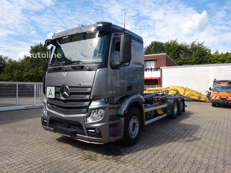 Mercedes-Benz Actros 2545 - Hook lift truck 6x2 - Horgos rakodó teherautó: 1 kép. Mercedes-Benz Actros 2545 - Hook lift truck 6x2 - Horgos rakodó teherautó: 1 kép.