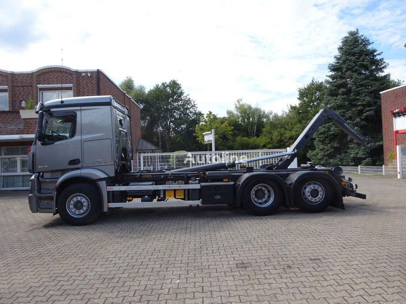 Mercedes-Benz Actros 2545 - Hook lift truck 6x2 - Horgos rakodó teherautó: 5 kép. Mercedes-Benz Actros 2545 - Hook lift truck 6x2 - Horgos rakodó teherautó: 5 kép.