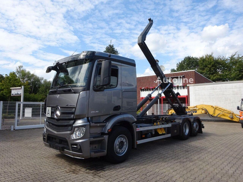 Mercedes-Benz Actros 2545 - Hook lift truck 6x2 - Horgos rakodó teherautó: 2 kép. Mercedes-Benz Actros 2545 - Hook lift truck 6x2 - Horgos rakodó teherautó: 2 kép.