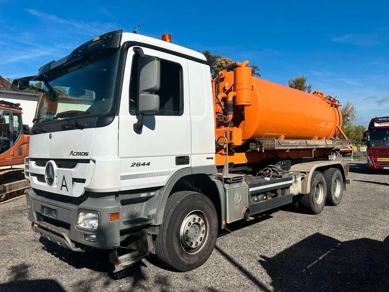 Mercedes-Benz Actros 2644 - Vacuum truck - Szippantós autó: 1 kép. Mercedes-Benz Actros 2644 - Vacuum truck - Szippantós autó: 1 kép.