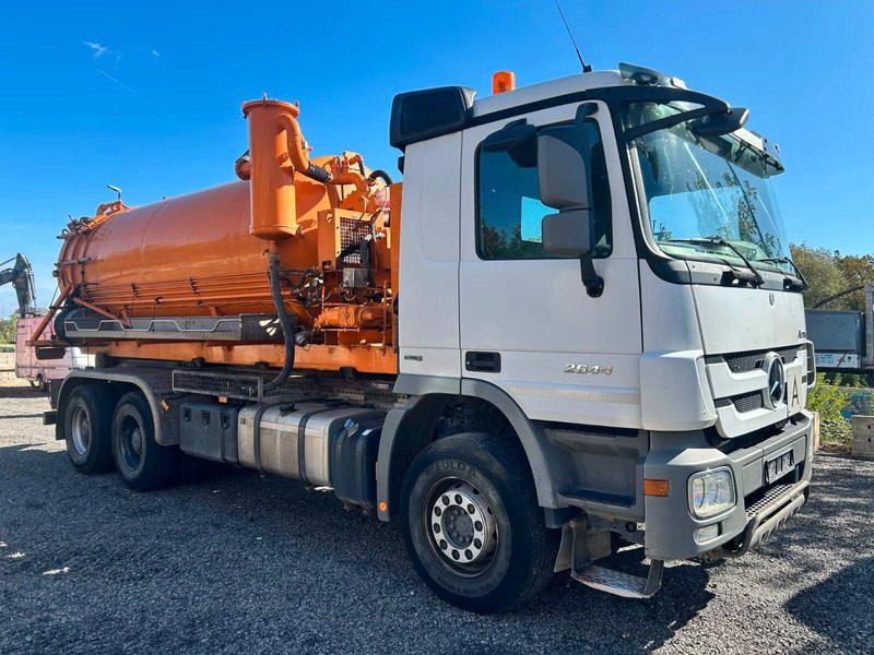 Mercedes-Benz Actros 2644 - Vacuum truck - Szippantós autó: 2 kép. Mercedes-Benz Actros 2644 - Vacuum truck - Szippantós autó: 2 kép.