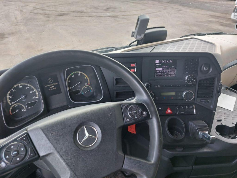 Mercedes-Benz Actros 2646 - Horgos rakodó teherautó: 4 kép. Mercedes-Benz Actros 2646 - Horgos rakodó teherautó: 4 kép.
