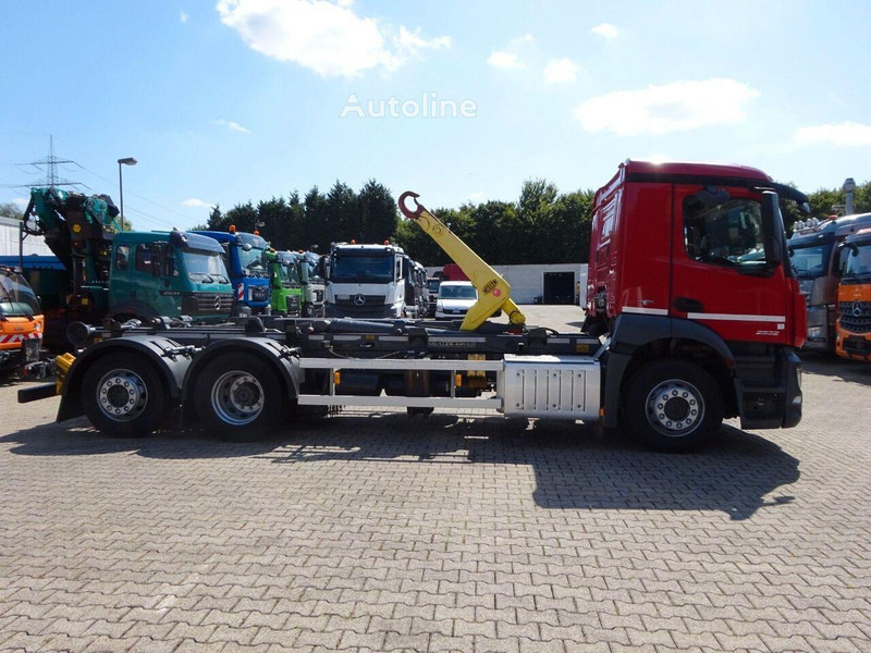 Mercedes-Benz Antos 2532 - Hook lift truck - Horgos rakodó teherautó: 5 kép. Mercedes-Benz Antos 2532 - Hook lift truck - Horgos rakodó teherautó: 5 kép.