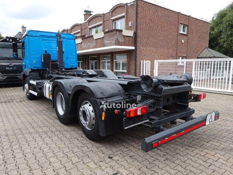 Mercedes-Benz Antos 2533 - Hook lift truck 6x2 - Horgos rakodó teherautó: 4 kép. Mercedes-Benz Antos 2533 - Hook lift truck 6x2 - Horgos rakodó teherautó: 4 kép.