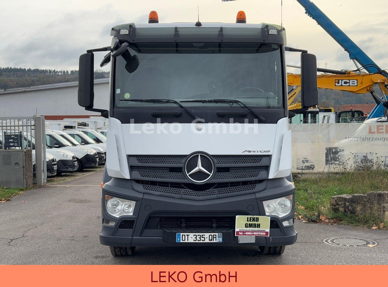 Mercedes-Benz Antos 2540 - Platós teherautó, Darus autó: 4 kép. Mercedes-Benz Antos 2540 - Platós teherautó, Darus autó: 4 kép.