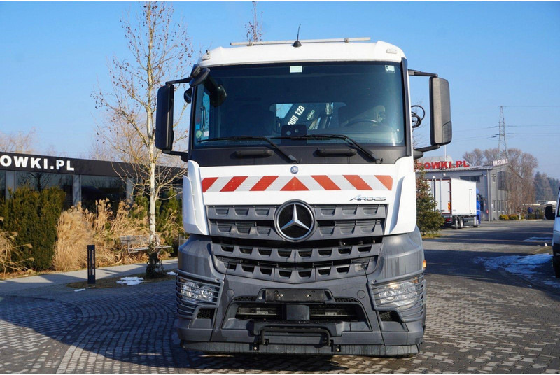 Mercedes-Benz Arocs 1833 3-Way Tipper Crane HIAB X-DUO 128 B - Billenőplatós teherautó, Darus autó: 4 kép. Mercedes-Benz Arocs 1833 3-Way Tipper Crane HIAB X-DUO 128 B - Billenőplatós teherautó, Darus autó: 4 kép.