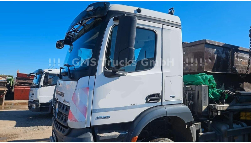 Mercedes-Benz Arocs 1835 - Meiller Absetzkipper - Konténerszállító: 3 kép. Mercedes-Benz Arocs 1835 - Meiller Absetzkipper - Konténerszállító: 3 kép.