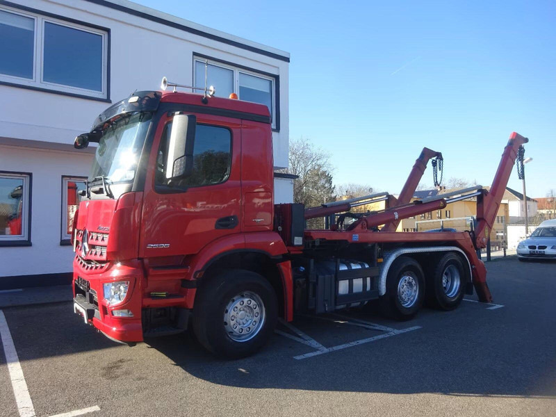 Mercedes-Benz Arocs 2536 - Meiller AK 16 MT Absetzkipper - Konténerszállító: 1 kép. Mercedes-Benz Arocs 2536 - Meiller AK 16 MT Absetzkipper - Konténerszállító: 1 kép.
