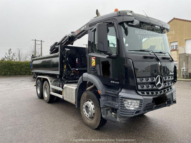 Mercedes-Benz Arocs 2640 - Billenőplatós teherautó, Darus autó: 3 kép. Mercedes-Benz Arocs 2640 - Billenőplatós teherautó, Darus autó: 3 kép.