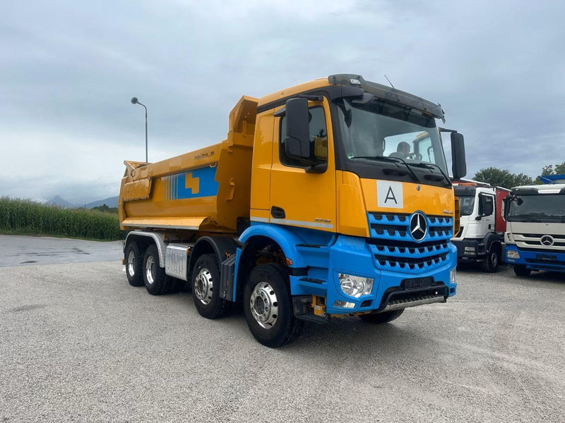 Mercedes-Benz Arocs 32148 - Meiller tipper - Billenőplatós teherautó: 2 kép. Mercedes-Benz Arocs 32148 - Meiller tipper - Billenőplatós teherautó: 2 kép.