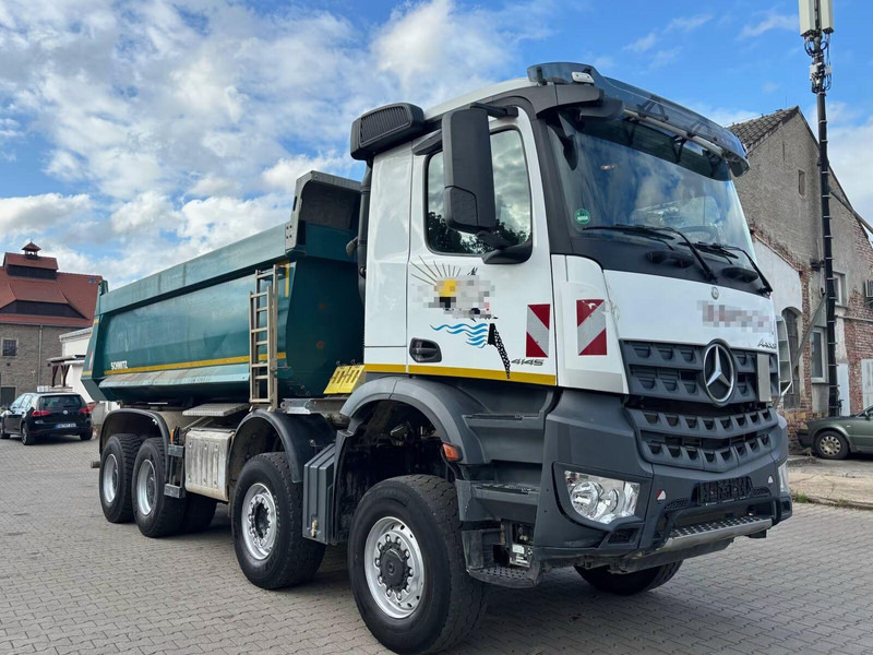 Mercedes-Benz Arocs 4145 AK - Billenőplatós teherautó: 2 kép. Mercedes-Benz Arocs 4145 AK - Billenőplatós teherautó: 2 kép.