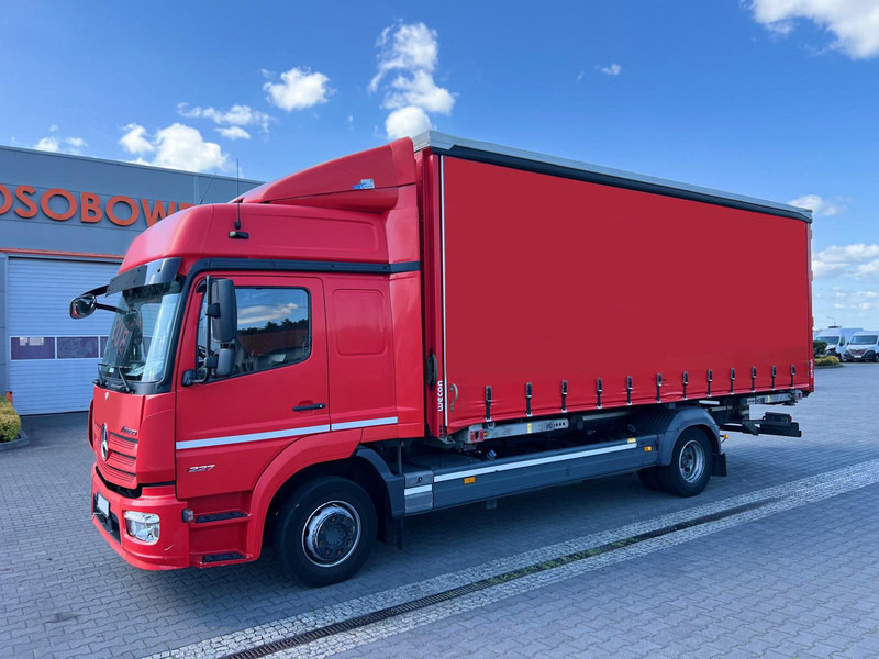 Mercedes-Benz Atego 1227 SWAP CHASSIS WECHSELFAHRGESTELL BDF CURTAIN PLANE 1.H - Ponyvás teherautó: 2 kép. Mercedes-Benz Atego 1227 SWAP CHASSIS WECHSELFAHRGESTELL BDF CURTAIN PLANE 1.H - Ponyvás teherautó: 2 kép.