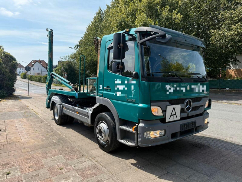 Mercedes-Benz Atego 1322 - Meiller AK 10 MT Absetzkipper - Konténerszállító: 2 kép. Mercedes-Benz Atego 1322 - Meiller AK 10 MT Absetzkipper - Konténerszállító: 2 kép.