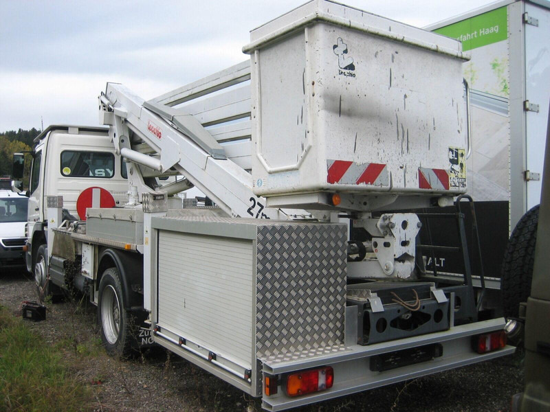 Mercedes-Benz Atego 1324 Bucket truck - Tecchio 27 m - Emelőkosaras teherautó: 2 kép. Mercedes-Benz Atego 1324 Bucket truck - Tecchio 27 m - Emelőkosaras teherautó: 2 kép.
