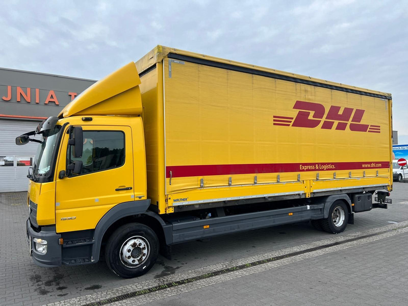 Mercedes-Benz Atego 1530 EURO 6 CURTAIN TILT LIFT 1.HAND - Ponyvás teherautó: 2 kép. Mercedes-Benz Atego 1530 EURO 6 CURTAIN TILT LIFT 1.HAND - Ponyvás teherautó: 2 kép.