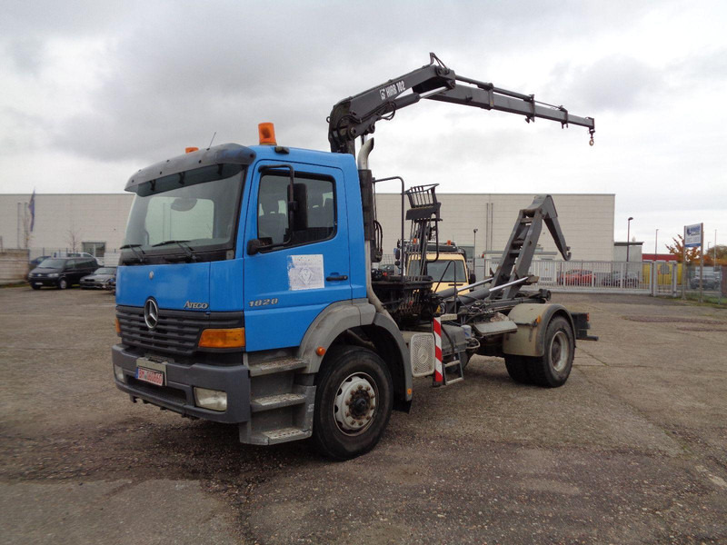 Mercedes-Benz Atego 1828 Hook lift truck + Crane Hiab 102 - Horgos rakodó teherautó, Darus autó: 1 kép. Mercedes-Benz Atego 1828 Hook lift truck + Crane Hiab 102 - Horgos rakodó teherautó, Darus autó: 1 kép.