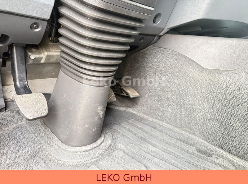 Hűtős teherautó Mercedes-Benz Axor 1824: 20 kép. Hűtős teherautó Mercedes-Benz Axor 1824: 20 kép.