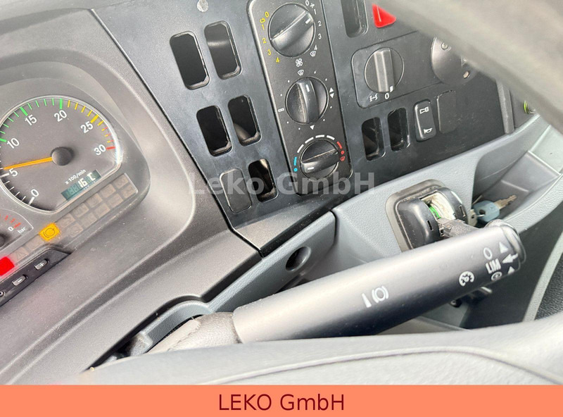 Hűtős teherautó Mercedes-Benz Axor 1824: 16 kép. Hűtős teherautó Mercedes-Benz Axor 1824: 16 kép.